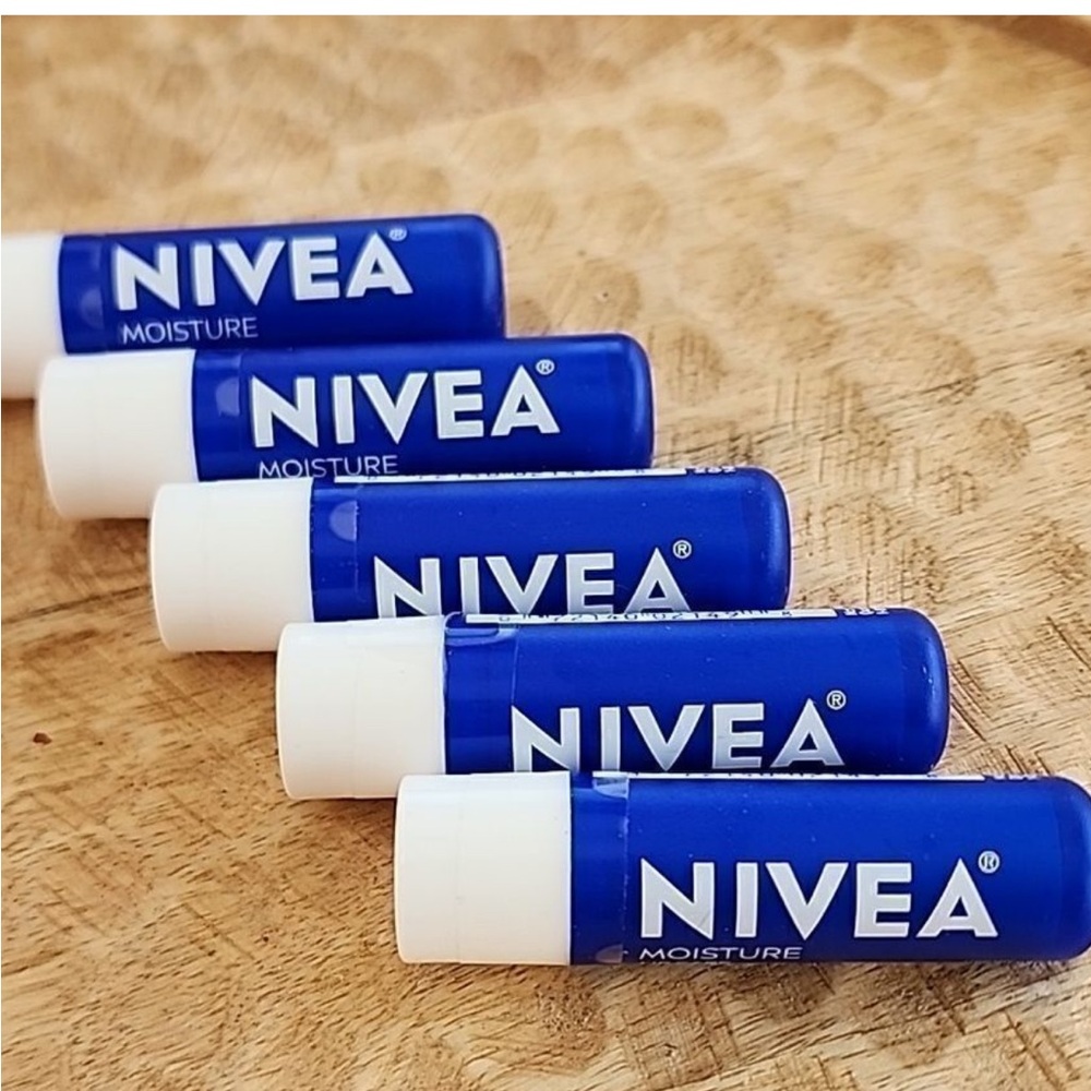 NIVEA 5pc Moisture Lip Balm Set .17oz SHEA BUTTER, AVOCADO OIL AND JOJOBA OIL